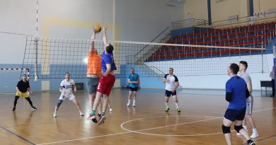 Молодость против опыта: в Краснополье прошел товарищеский матч по волейболу